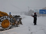 Resim Saltukova'da Kar Temizleme Çalışmalarını Başkan Güneş Yakından Takip Etti