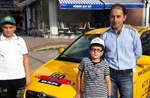 Resim Taksici İbo’dan Taksiye Binen Misafirlere Tişört ve Şapka
